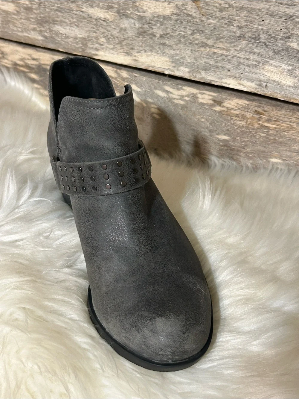 Sorel Lolla II Strap Stud Distressed Boots Size 9